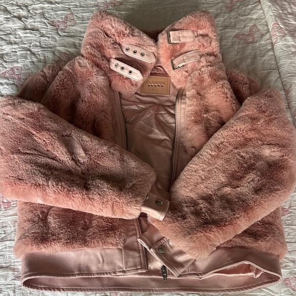 Blank NYC Faux Fur Cropped Bomber Jacket w/ Faux Leather Buckle Details - Picture 5 of 11